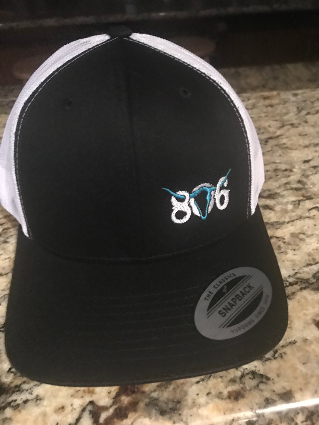 806 Black Snapback White Mesh (White 806 Aqua Skull)